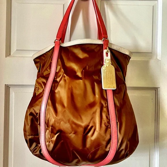 Henri Bendel reversible purse - Picture 3 of 9